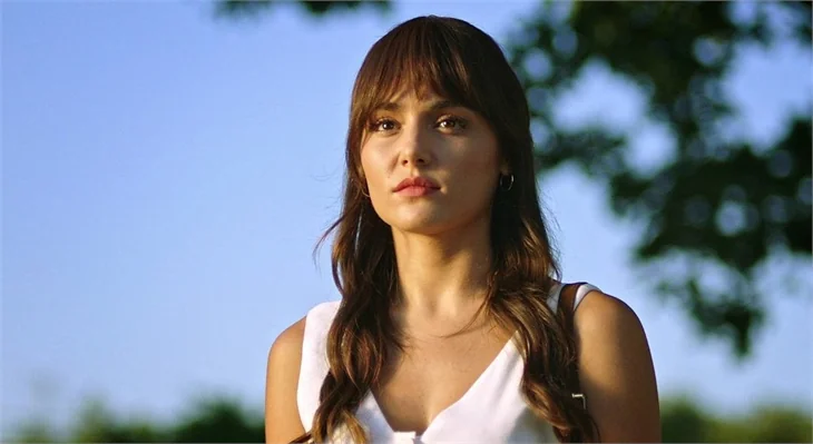 Hande Erçel eleştiri yağmuruna tutuldu!