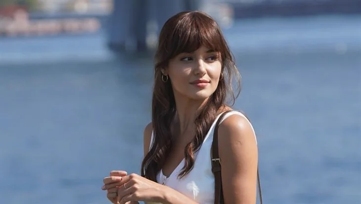 Hande Erçel eleştiri yağmuruna tutuldu!