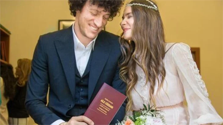 Müge Boz bebeğini kucağına aldı!
