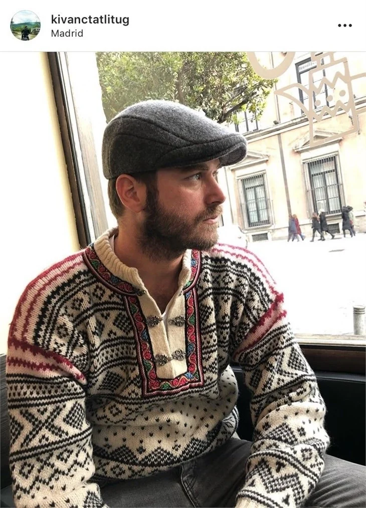 Kıvanç Tatlıtuğ’un kazağı sosyal medyayı salladı!