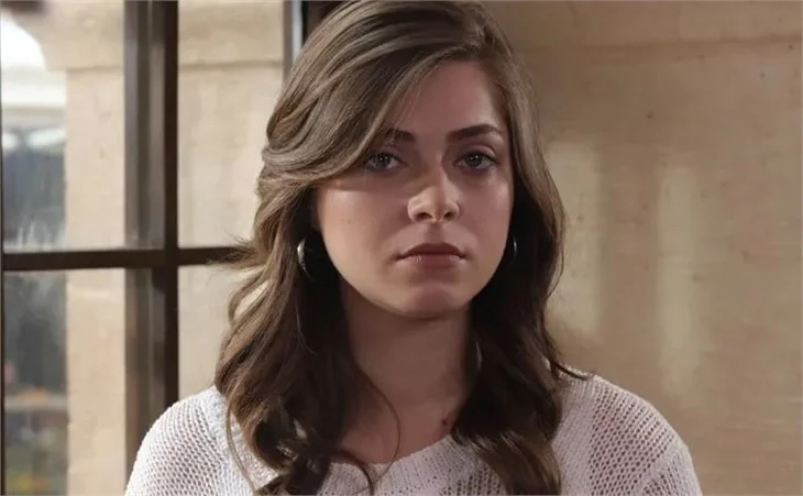 Hercai'nin sinsi Yaren'inden yazlık pozlar!