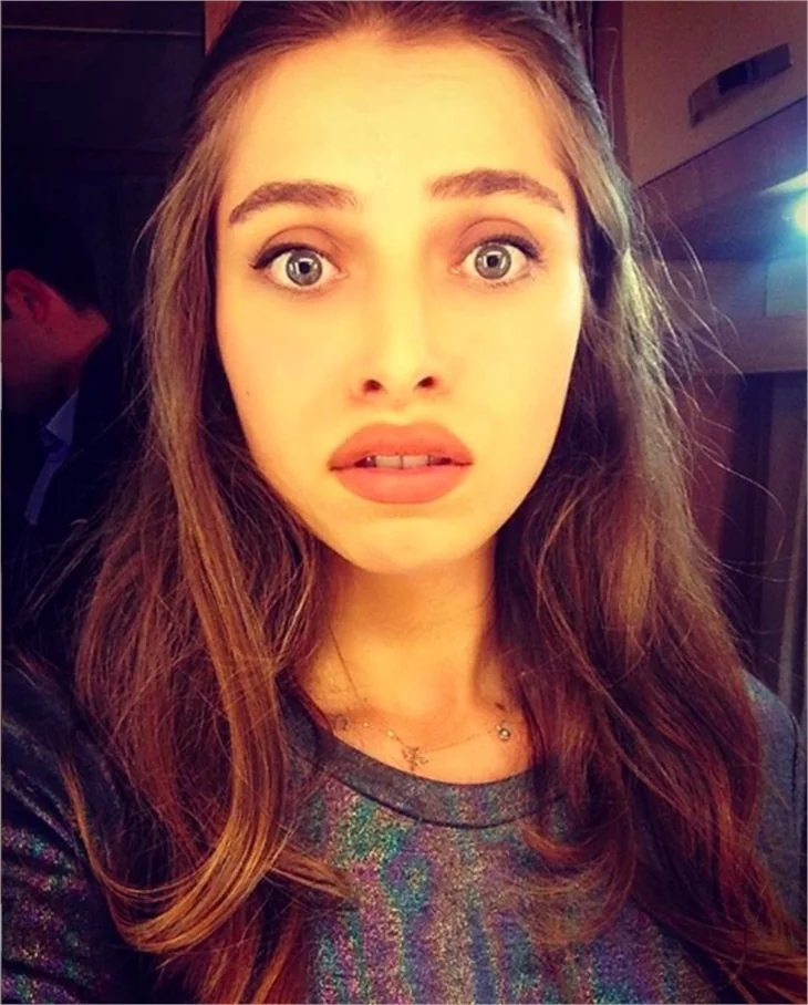 Hercai'nin sinsi Yaren'inden yazlık pozlar!