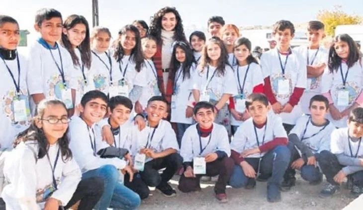 'Hercai'nin Reyyan'ı Ebru Şahin'den alkışlanacak hareket!