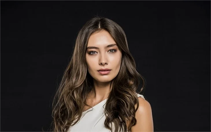 Neslihan Atagül'den yakışıklı oyuncuya destek!