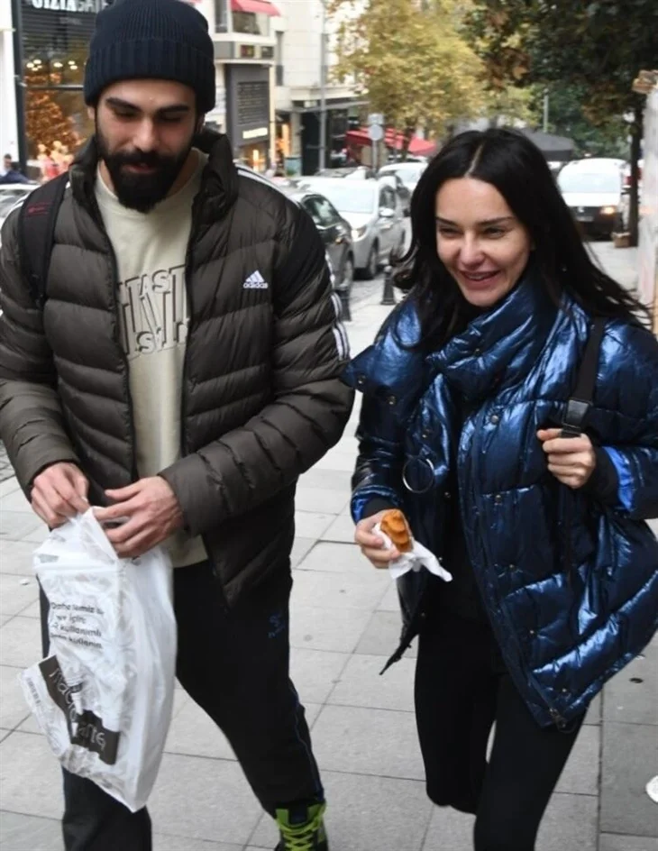 Hande Ataizi: "Evleniyoruz"
