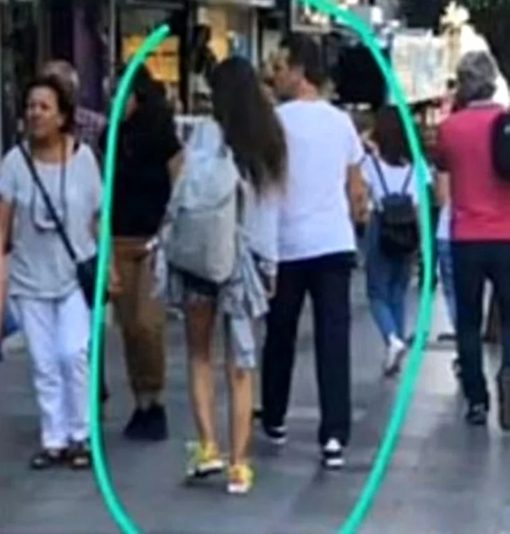 Yüsra Geyik'ten cesur poz!