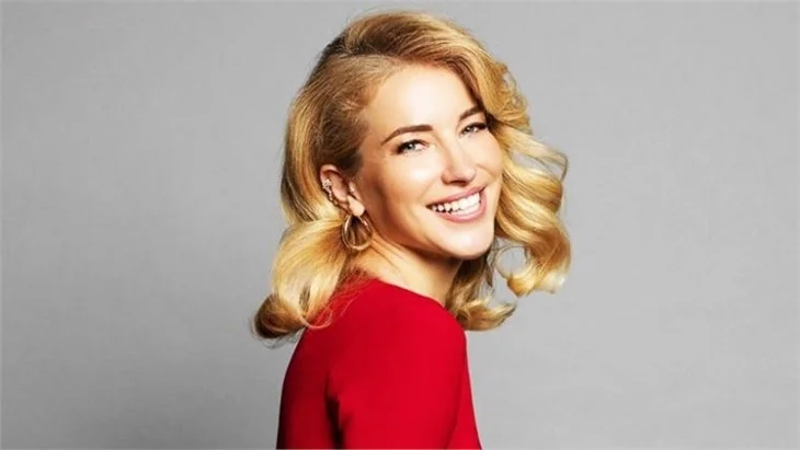 Burcu Esmersoy indirimleri kaçırmıyor!