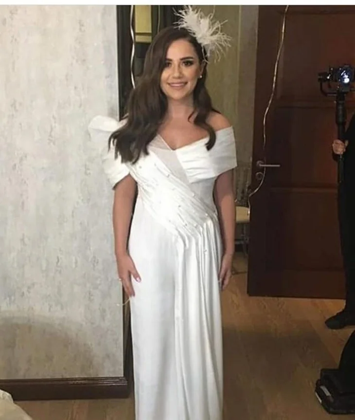 Merve Özbey nişanlandı!