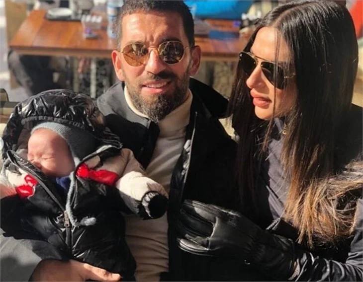 Arda Turan'dan romantik kutlama!