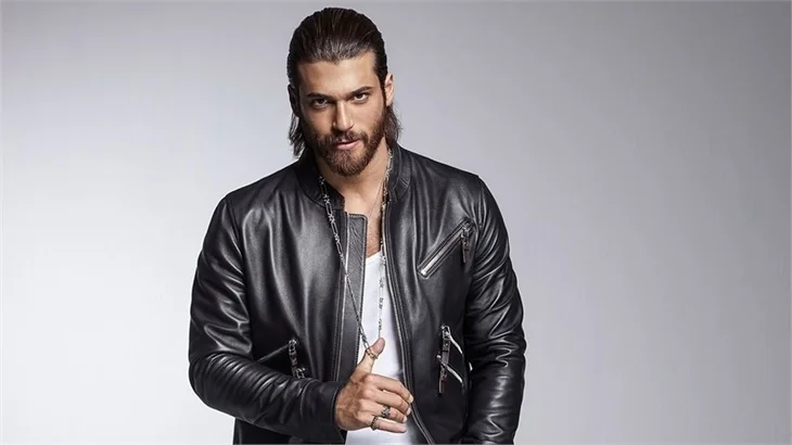 Can Yaman'a ağır sözler! "Oğlum sen porno oyuncusu değilsin!"
