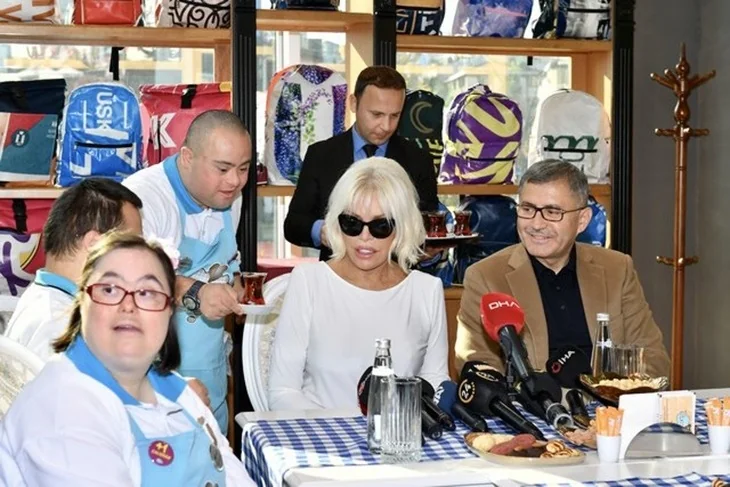 Ajda Pekkan, down sendromlu gençlerle buluştu!