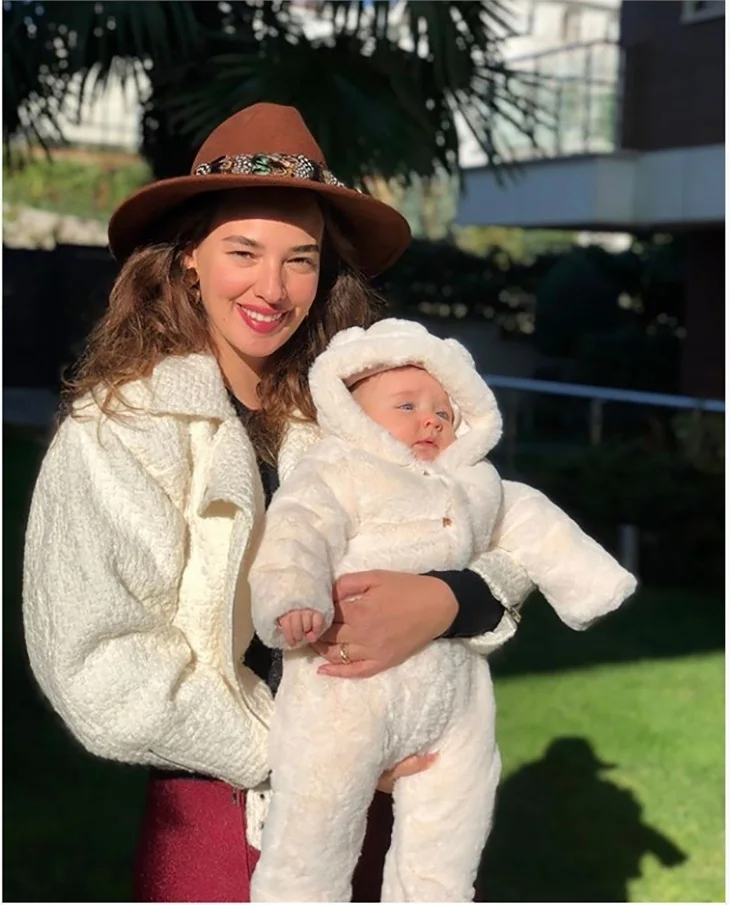 Seda Bakan kızının fotoğrafını ilk kez paylaştı!