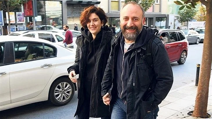 Bergüzar Korel ve Halit Ergenç tasarrufa gitti!