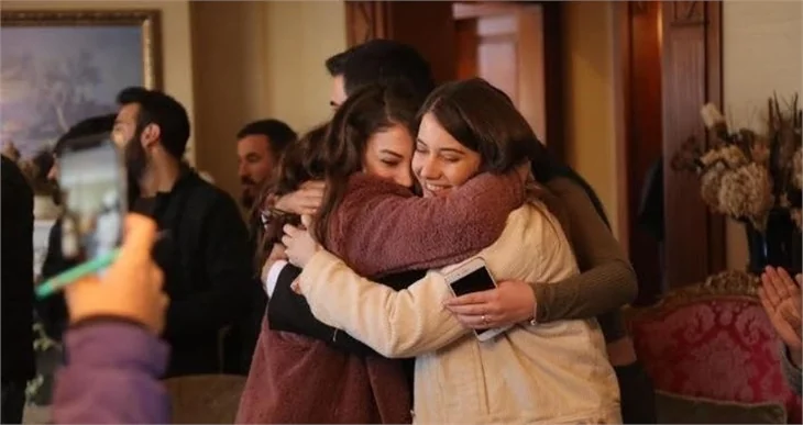 Burcu Özberk'e 'Afili Aşk' setinde sürpriz!