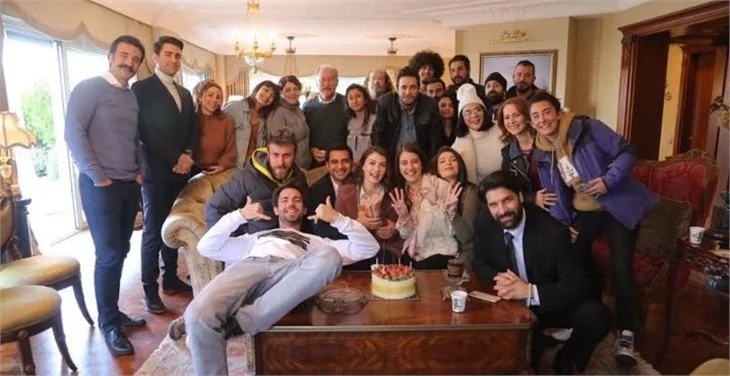Burcu Özberk'e 'Afili Aşk' setinde sürpriz!