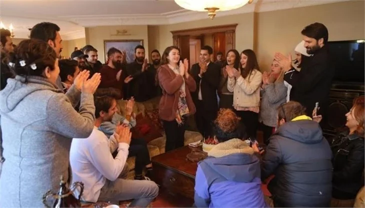 Burcu Özberk'e 'Afili Aşk' setinde sürpriz!