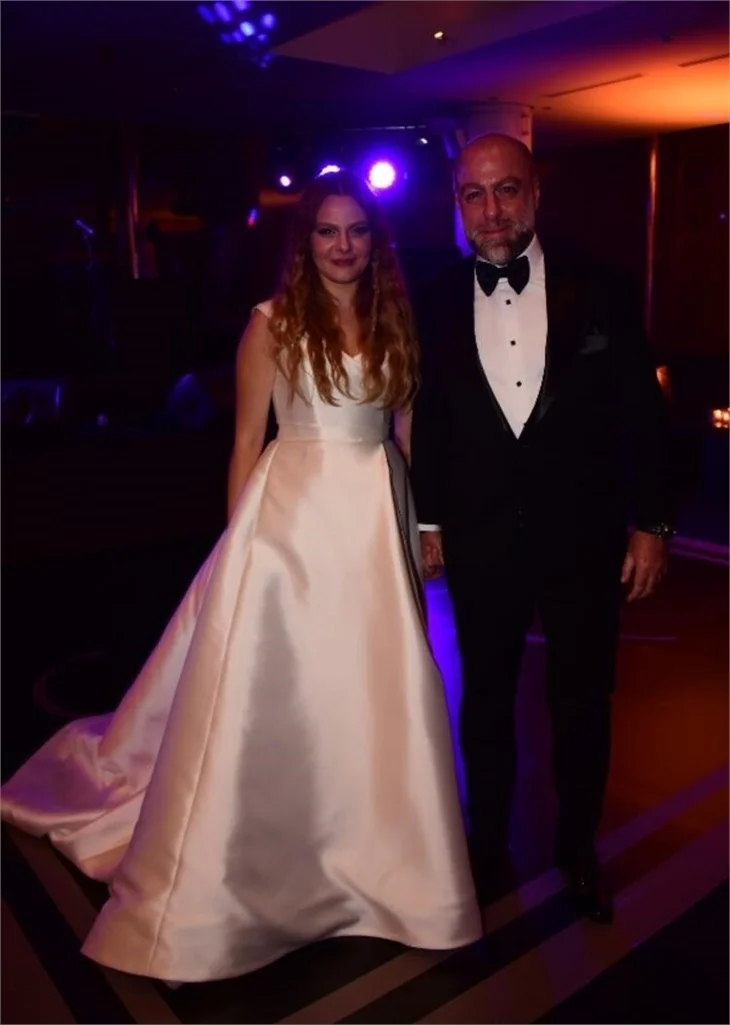 Naz Elmas rüya gibi bir düğünle evlendi!