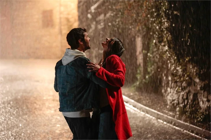 Alperen Duymaz ve Ayça Ayşin Turan'dan romantik dans!
