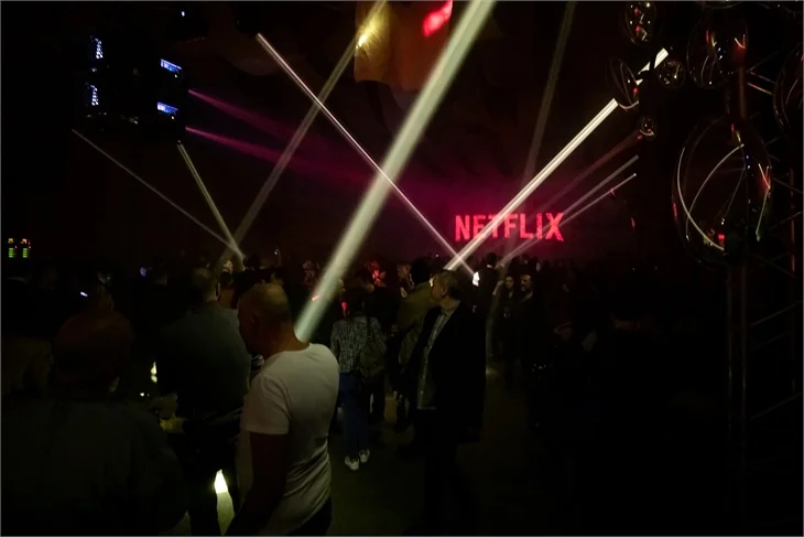 'Atiye'nin galasına ünlü akını!