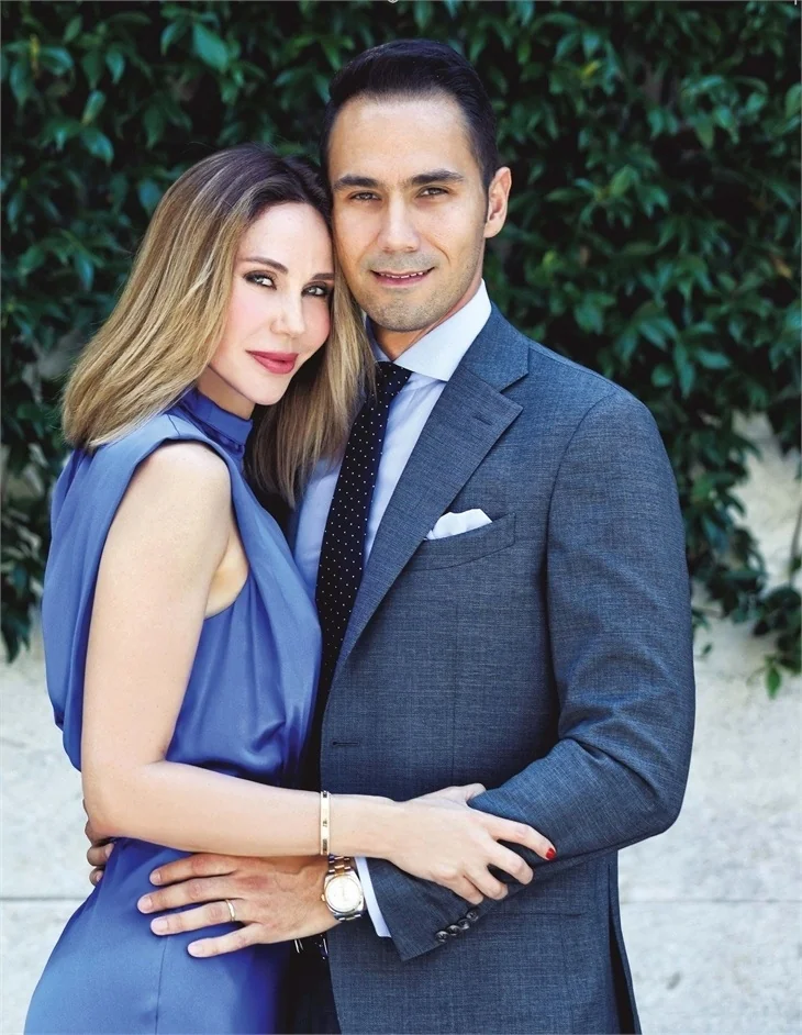 Demet Şener ve eşi AVM'de öpüştü!