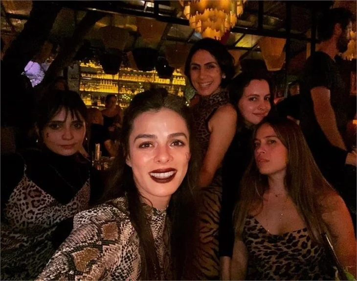 Özge Özpirinçci sevgilisi için parti verdi!