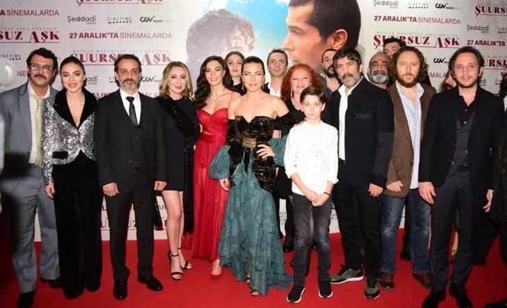 “Şuursuz Aşk”ın galasına Ebru Şahin damga vurdu!