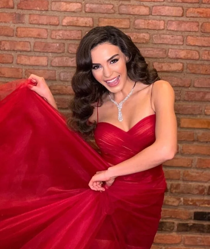 “Şuursuz Aşk”ın galasına Ebru Şahin damga vurdu!