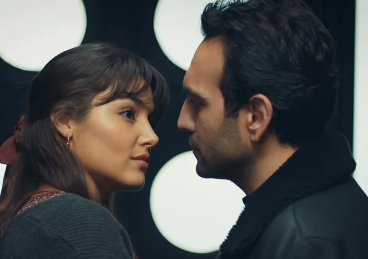 'Azize'de aşk bacayı sarıyor! Azize ne yapacak?