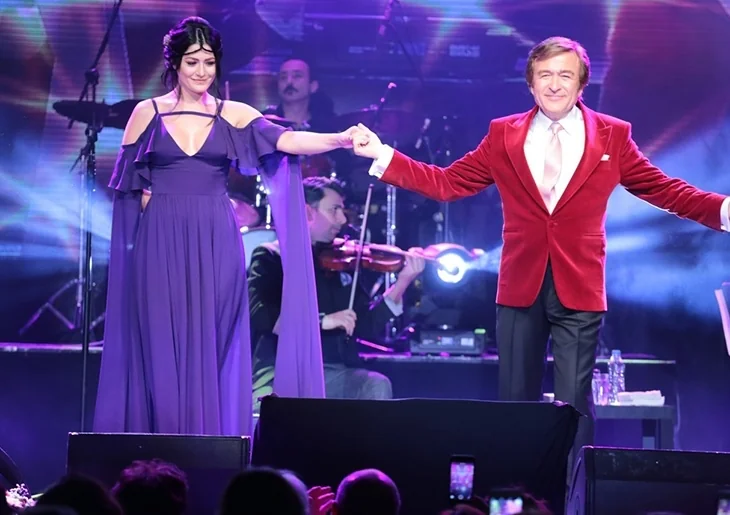 Deniz Çakır ve Erol Evgin'in performansı büyüledi!