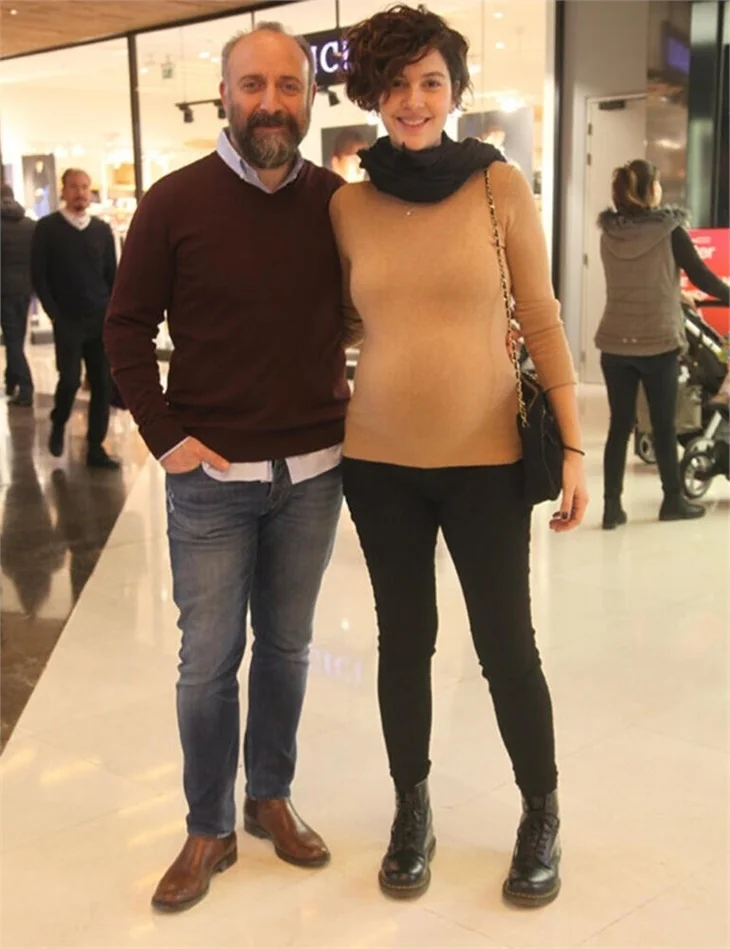 Bergüzar Korel'in bebeğinin ismi ne olacak?
