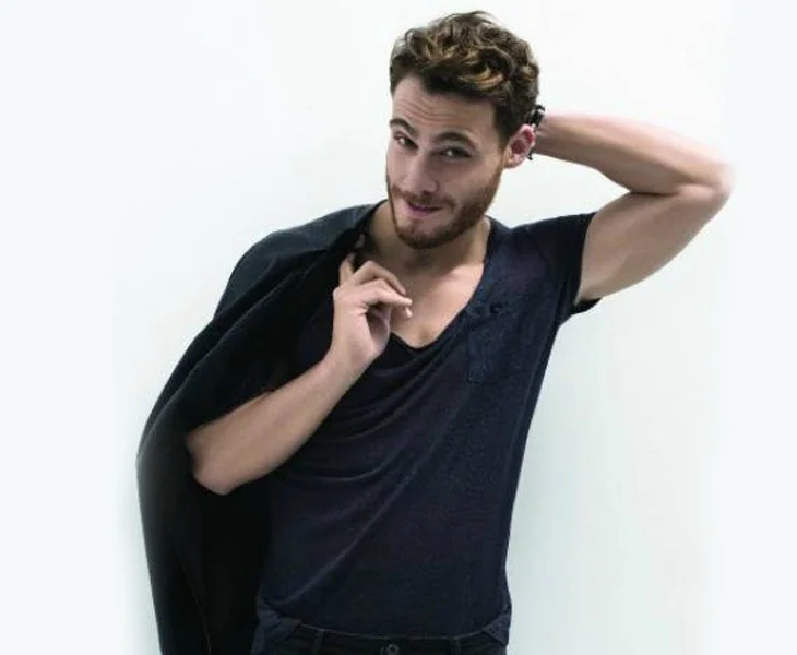 Kerem Bürsin yeni yıla dua ederek girecek!
