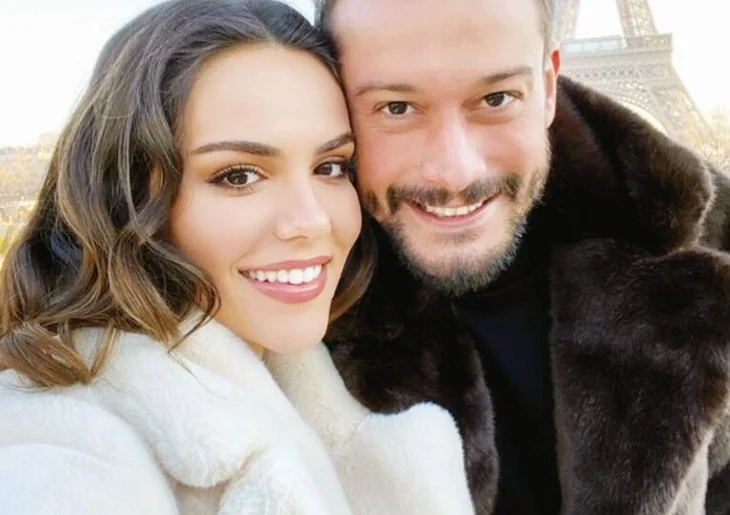 Özgü Kaya ile Burak Serdar Şanal yeni yıla Paris’te girdi!