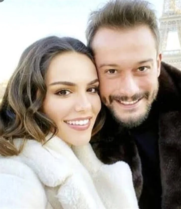 Aşklarını sosyal medyada ilan ettiler!