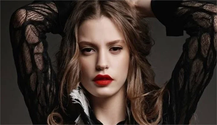 Serenay Sarıkaya'nın toteminin sırrı çözüldü!