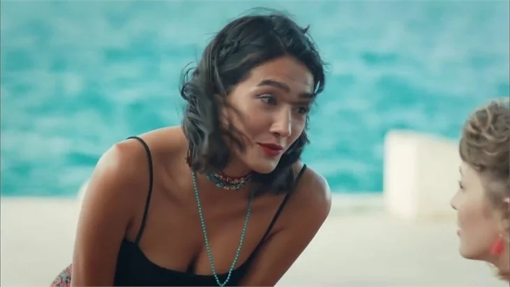 Aybüke Pusat, Netflix dizisinde rol alacak!