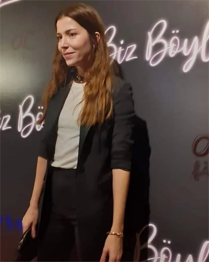 'Biz Böyleyiz'in galasına ünlü isimler akın etti!
