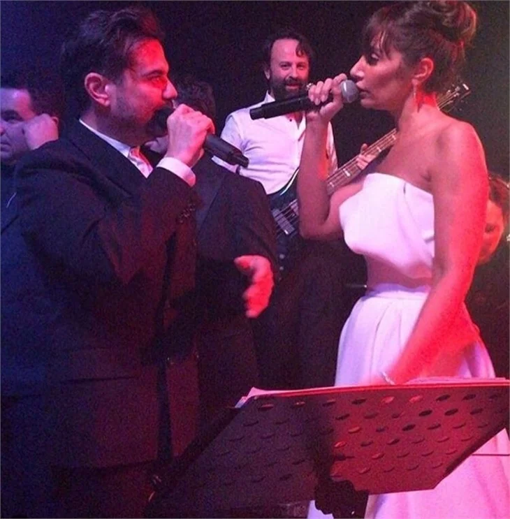 Düğüne ünlü akını! Sıla ve Hazer Amani evlendi!