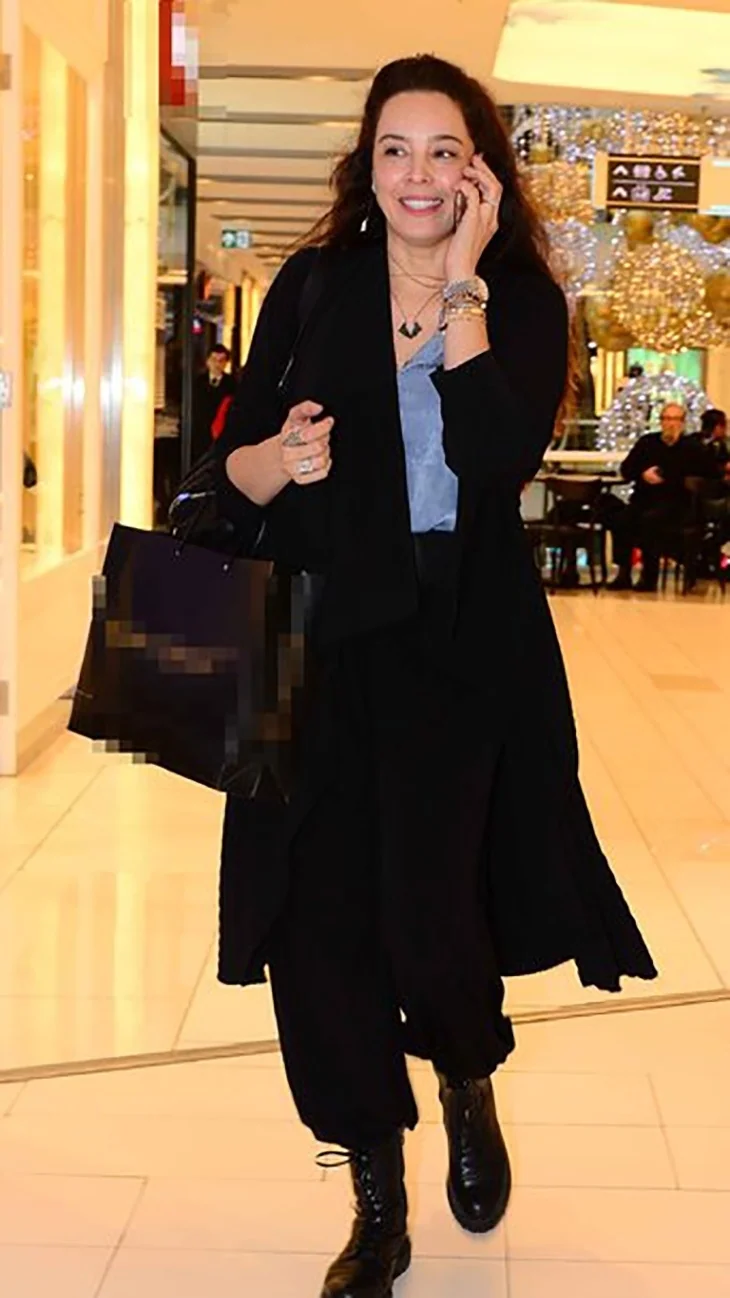 Azra Akın: "Ünlüler destek olmak istiyor!"