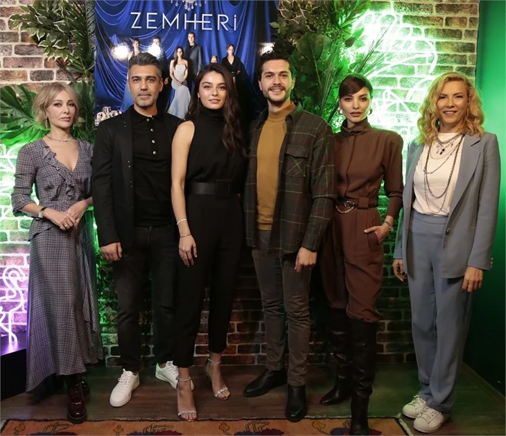 'Zemheri' ekibi ilk bölümü birlikte izledi!