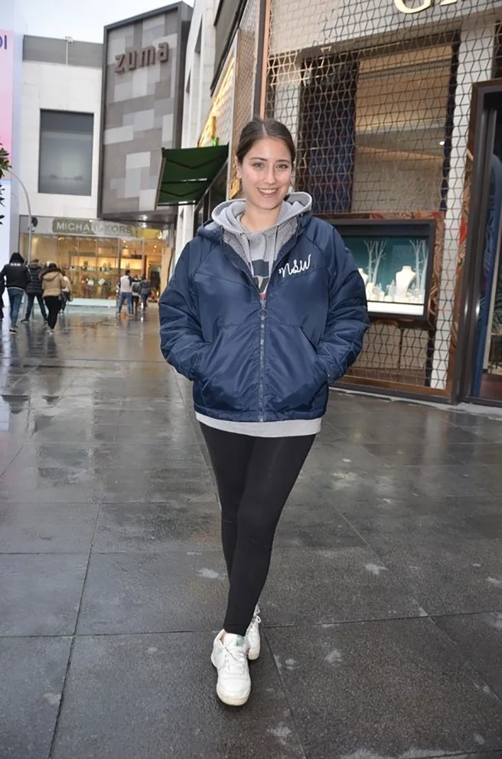 Hazal Kaya: "Reklam teklifleri alıyoruz!"