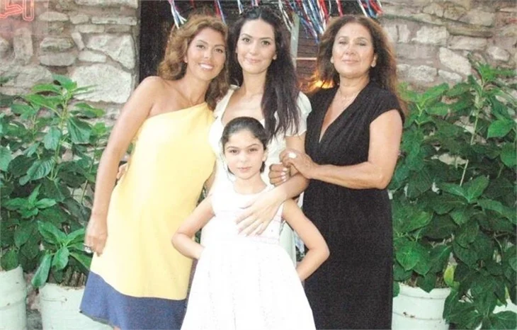 Bergüzar Korel'in ablası açtığı davayı kazandı!