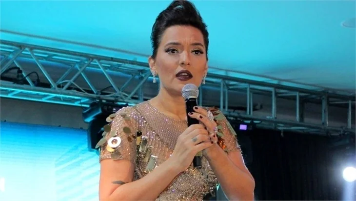 Demet Akalın: "Uyuyan dostların canı sağolsun!"
