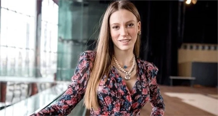 Serenay Sarıkaya rüya projesi için şan dersi almaya başladı!