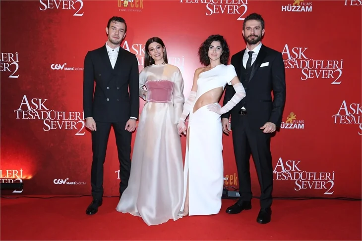 "Aşk Tesadüfleri Sever 2”nin galasına ünlü akını!