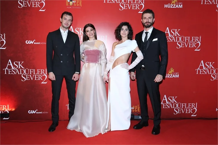 "Aşk Tesadüfleri Sever 2”nin galasına ünlü akını!