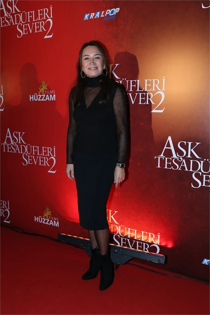 "Aşk Tesadüfleri Sever 2”nin galasına ünlü akını!