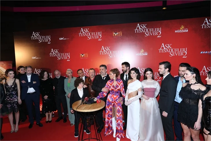 "Aşk Tesadüfleri Sever 2”nin galasına ünlü akını!