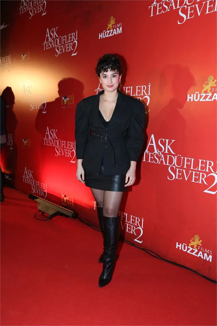 "Aşk Tesadüfleri Sever 2”nin galasına ünlü akını!