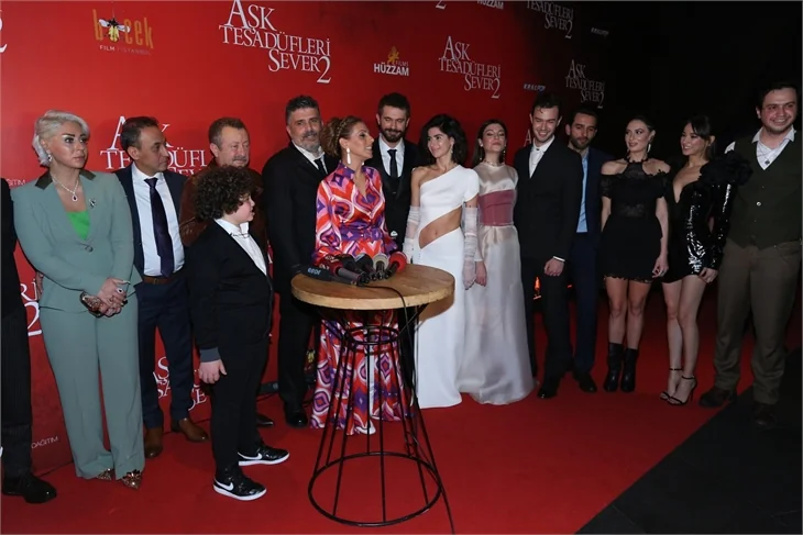 "Aşk Tesadüfleri Sever 2”nin galasına ünlü akını!