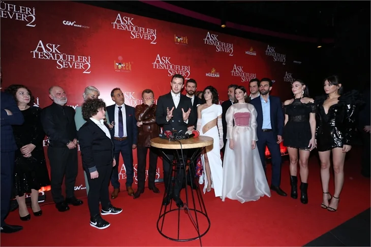 "Aşk Tesadüfleri Sever 2”nin galasına ünlü akını!